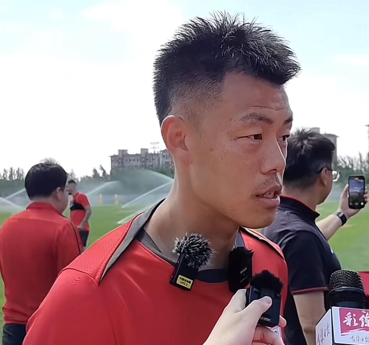 高温环境适应性足球训练与营养恢复策略
